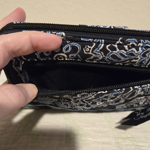 Vera Bradley Navy Blue Paisley Zip Around Wallet. - Picture 5 of 5